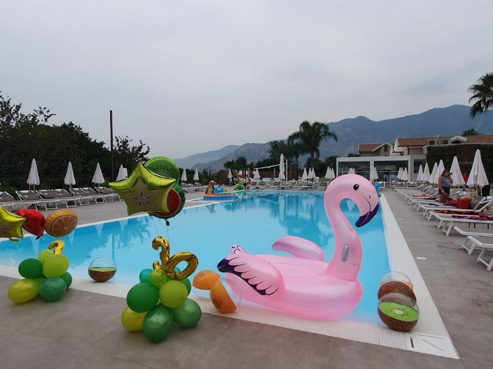 Festa in piscina: come organizzare un pool party fenomenale